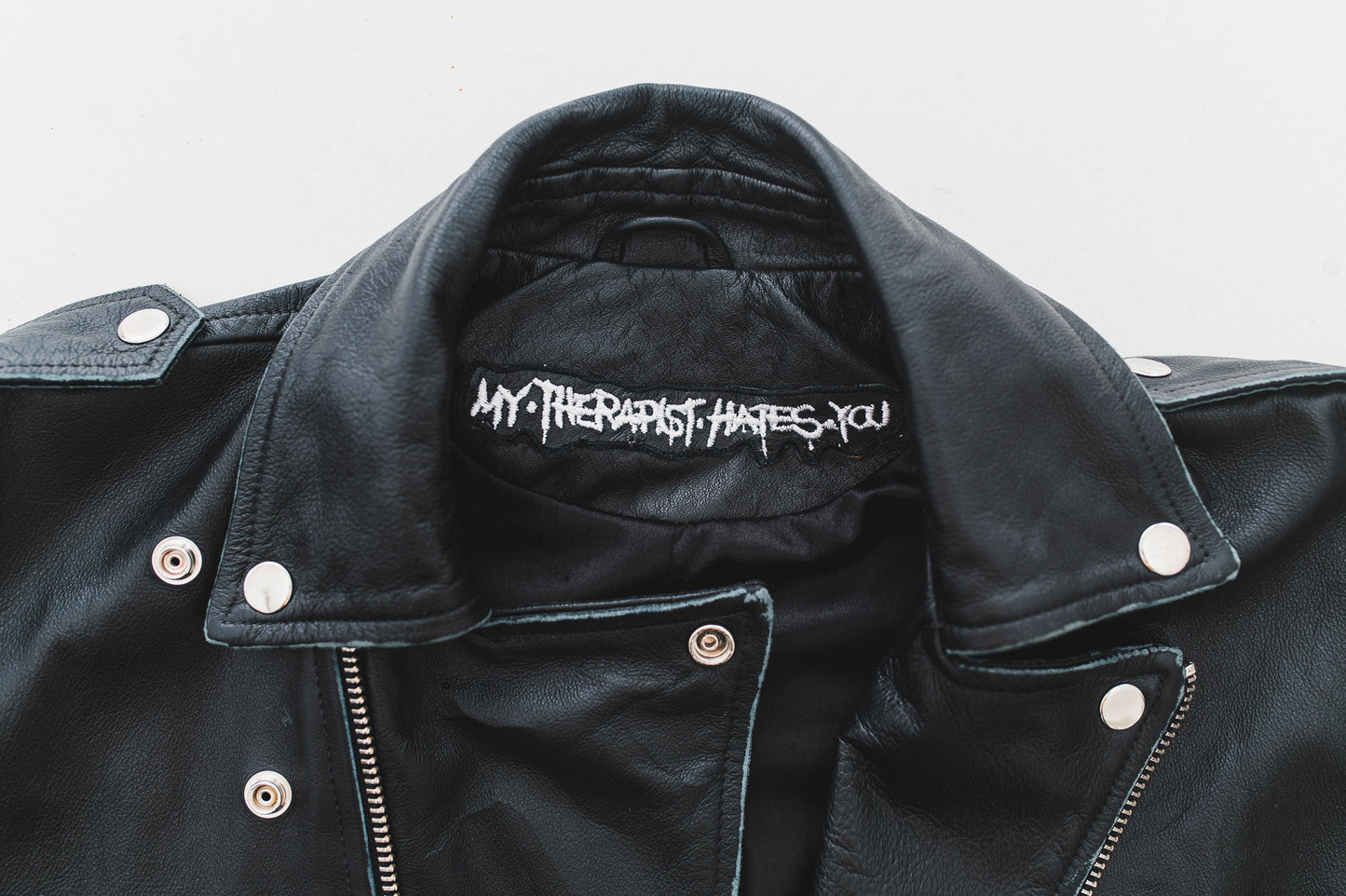 Jaqueta de Couro My Therapist Hates You